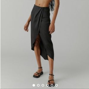 URBAN OUTFITTERS Kelly Black Tulip Wrap Midi Skirt Size L NWOT